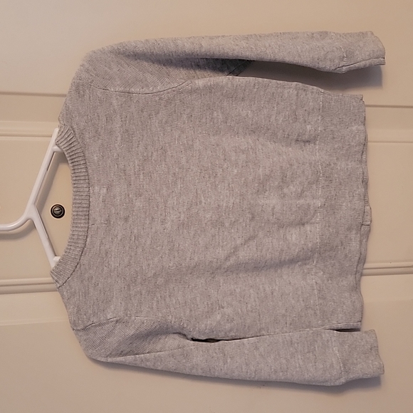 1 T shirt 1 long sleeve shirt and 1 sweater  bundle - Picture 8 of 12